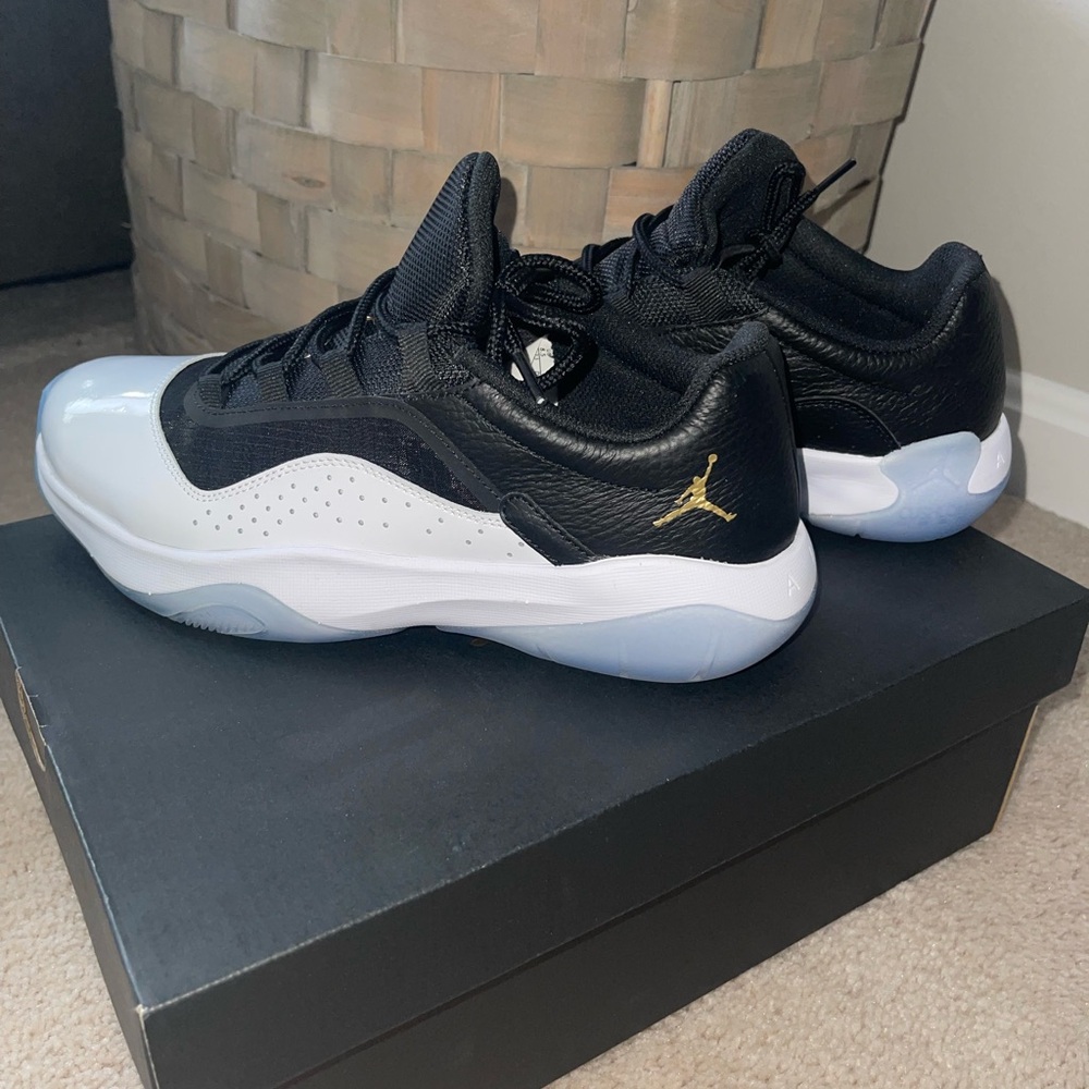 Jordan 11 Comfort Low Black and White Men's Size 8.5